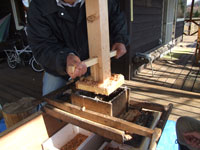 �d��ŗ}���Ă���